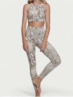 VICTORIA'S SECRET Live On Point
Crossover Legging and crop top snake Print set